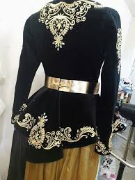 These colourful adornments are a huge part of celebrations such as weddings. Algerian Karako Typical Jacket From Algiers Fashion Dresses Oriental Fashion Couture Fashion