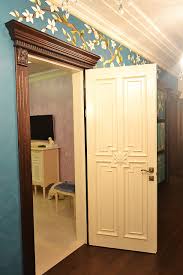 لون الباب 40 صورة ألوان فاتحة شهيرة كابتشينو إيطالية وجوز ميلانو خيارات بلونين داخليين باللونين الأسود والألوان في الداخل