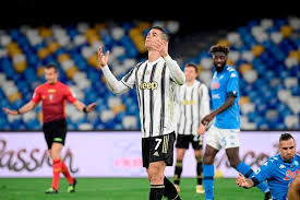 Come riporta il sito del club azzurro, la squadra ha svolto una fase di torello, lavoro aerobico, esercitazione tecnica, una … Ruckschlag Fur Juventus Im Titelkampf 0 1 Bei Napoli Serie A Derstandard At Sport