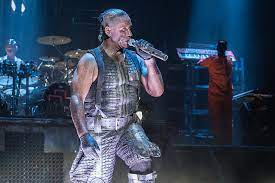 Тату и рамштайн (tatu and rammstein). Rammstein Singer S Lindemann Band Debuts Ich Weiss Es Nicht