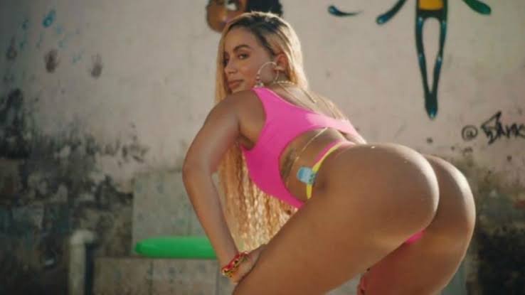 Resultado de imagem para anitta bunda