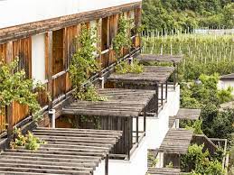 Trotzdem besticht es durch eine ausgesprochen. Alle Unterkunfte In Lana Theiner S Garten Bio Vitalhotel