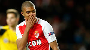 Fußballspieler translated between german and english including synonyms, definitions, and related words. 180 Millionen Euro Ablose Wird Kylian Mbappe Der Teuerste Fussballspieler Der Welt