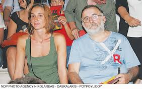 Η κατια θυσιάζεται για την κόρη της, τη μαρινα και μπαίνει στη φυλακή. Oi Treis Gamoi Toy 8anoy Mikroytsikoy Kai H Agaph Gia Thn Oikogeneia Kai Ta Paidia Toy Newsbreak