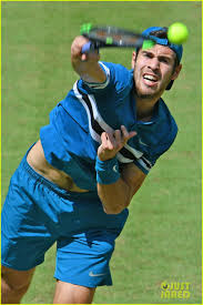 En este caso estamos hablando del tenista ruso karen khachanov. People Think This Tennis Player Looks Just Like Liam Hemsworth Photo 4138967 2018 U S Open Karen Khachanov Liam Hemsworth Pictures Just Jared