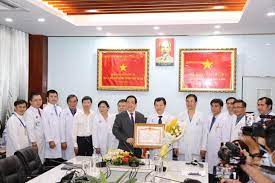 Các bác sĩ bệnh viện chợ rẫy đang hồi sức tích cực cho bệnh nhân 1536 (79 tuổi). Bá»‡nh Nhan Nhiá»…m Ncov Ä'Æ°á»£c Phat Hiá»‡n Ä'áº§u Tien Táº¡i Bv Chá»£ Ráº«y Ä'Æ°á»£c Xuáº¥t Viá»‡n Cá»¥c Quáº£n Ly Kham Chá»¯a Bá»‡nh