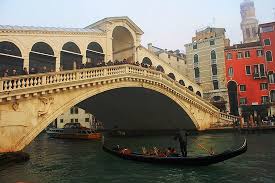 Piazza venezia and the ancient city are the very epicenter of the eternal city. Ponte Rialto Veneza Italia Picture Of Venice City Of Venice Tripadvisor