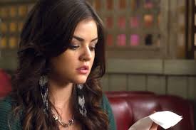 Ranking Aria's Earrings On 'Pretty Little Liars' From Totally Bonkers To  Very Chic — PHOTOS