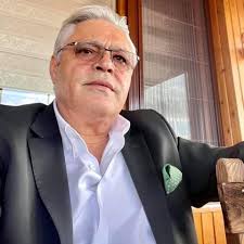 Doğum günüm için arayan, mesaj atan, sosyal medya paylaşımı yapan,  birbirinden güzel temennilerde bulunan kıymetli hemşehrilerime, dostlarıma,  her daim omuz omuza olduğumuz değerli yol arkadaşlarıma ve sevenlerime  binlerce kez teşekkür ediyorum. Hepiniz