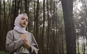 Lagu yang diciptakan oleh suby dan ina ini. Ini Dia 5 Sosok Wanita Cantik Yang Berhasil Mempopulerkan Shalawat