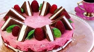Video Und Rezept Himbeertorte Mit Milchschnitte Ein Club Of Cooks Rezept Kuchen Und Torten Himbeercreme Milchkuchen