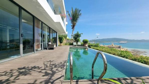 villa Oceanfront Nha Trang có hồ bơi
