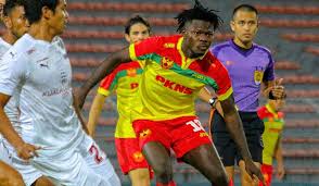 Selangor vs melaka, selangor vs pkns live, selangor vs sabah, selangor vs pkns, royal selangor club, kuala lumpur, malaysia stock photo via www.alamy.com. Kl Football Fans Chant Monkey At Black Selangor Fc Player In Show Of Poor Sportsmanship Trp