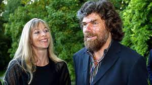 Jun 07, 2021 · carol a. Reinhold Messner Privat Rustig Und Verliebt So Lebt Die Bergsteiger Legende Heute News De