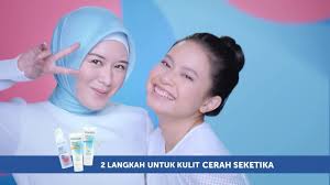 Wardah ini teksturnya sangat kental yaaa, tapi tetap gampang di blend. Tvc Iklan Wardah Ayana Hanggini Perfect Bright Series Bersihkan Wajah 2 Langkah Seketika 2020 21 Youtube