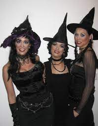 Kostüm für hexen und zauberer. Hexenkostum Selber Machen Fur Halloween Diy Ideen Anleitung Maskerix De Witch Costume Diy Witch Halloween Costume Witch Costumes