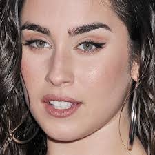 Lauren is a bisexual cuban american. Annaid On Twitter In 2021 Lauren Jauregui Eyes Mauve Lipstick Love Lauren