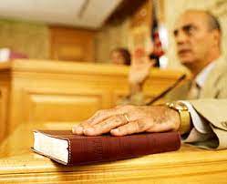 Se non ci si presenta in tribunale per rendere la propria testimonianza si rischia il pagamento di una sanzione fino a 516 in linea generale, ogni persona ha la capacità di testimoniare 1, indipendentemente dall'età e dalle condizioni personali o sociali, salvo. Vediamo Qualsi Sono I Pricncipi Base E Le Regole Della Testimonianza Studio Legale De Lalla