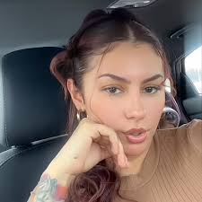 Girls fight : 5% hair pulling, 95% revealing secrets.