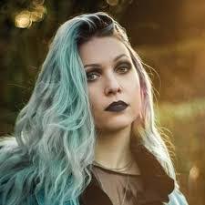 Liz Ard's Instagram, Twitter & Facebook