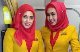 Rencana pernikahan gagal, kekasih pramugari lion air jt610 mery yulyanda, unggah foto di samping peti jenazah sang pacar dengan caption ini. Lion Air Sudah Terapkan Aturan Pramugari Berjilbab