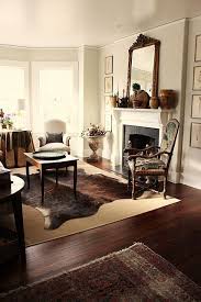 Breathtaking 35 Cozy Living Room Ideas For Small Spaces Https Www Decorisme Co 2017 07 26 35 Rugs In Living Room Hide Rug Living Room Living Room Inspiration
