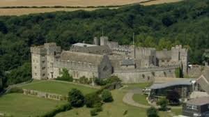 A cidade de bridgend e a capital cardiff, são cidades vizinhas, pelo que o colégio tem acesso facilitado à rede de transportes (autocarros, comboios e aeroporto). Pioneering Welsh College Celebrates 50th Anniversary Itv News Wales