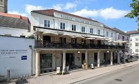 Das haus der regionen steht für europäische kultur und das inhaltliche konzept des veranstaltungshauses beruht auf drei säulen: Haus Der Regionen Wikipedia