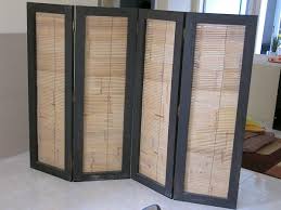 Bambu ditonjolkan pada lantai gazebo dan sekat antar ruang termasuk pintuk ke luar. Jasa Pembuat Partisi Penyekat Ruangan Minimalis 0813 5896 3216
