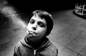 “O incrível para mim foi ver crianças que não moravam com fumantes, mas eram muito conscientes das marcas de cigarros”, disse à AFP a principal autora do ... - 20131001-090121