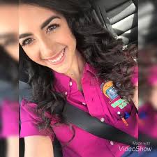 Como ustedes saben, estoy viviendo de nuevo las vivencias y emociones de  una Senior en casa. Hoy le tocó a mi chiquita hacer la foto de su anuario,  y aunque no pude estar presente por estar con su ...