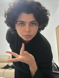 EU SOU MULHER E ISSO ME AMPLIA Sou Marjorie Cristina Santana Fonseca, tenho  33 anos e sou psicóloga formada pela UFSJ. Atuo na área de Direitos  Humanos, com vivência marcante em Brumadinho,