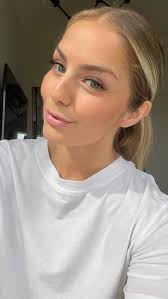 Happy Friday 😼 This one palette makeup makes getting ready a little more  exciting✨. Who's ready to try it? Fill out the colour match for in my bio  xx IID FOUNDATION: Aura