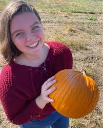 MEET OUR SENIORS!!! 💃🏻💃🏻💃🏻Our beautiful member Patsy Buckley is from  Quogue, NY and she's a wonderful singer who we love so much! Her interests  include going to the beach and having a