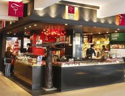 Chocolat Seve Les Halles De Lyon Paul Bocuse Seve Maitre Chocolatier Patissier Chocolat Macarons A Lyon Chocolatiere Les Halles De Lyon Macaron