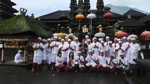 Maybe you would like to learn more about one of these? Skuat Bali United Akan Lakukan Persembahyangan Di Pura Ulun Danu Batur Dan Besakih Tribun Bali