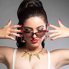 Play Ni por Costumbre, Ni por Amor by Ruby Escobar