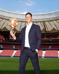 Er spielte auf der position центральный нап. Fernando Torres Thinking Heads