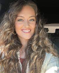 Josie Matthews's Instagram, Twitter & Facebook