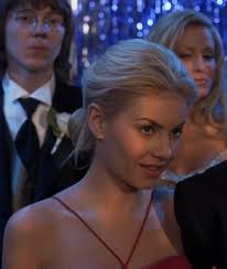 Elisha Cuthbert Oficial