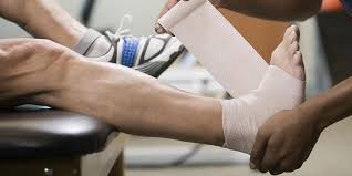 Masalah peredaran darah yang buruk adalah salah satu penyebab utama dibalik meluaskan bengkak di kaki atau tangan akibat cedera. 9 Cara Praktis Untuk Mengatasi Kaki Bengkak Akibat Cedera Deherba Com