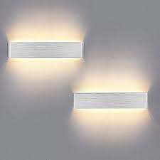 L'illuminazione del bagno, seguendo le ultime tendenze anche in materia di arredamento luce, non deriva più da lampadari o plafoniere ma da appositi faretti a led che lo specchio collocato al di sopra del lavandino del bagno è un luogo culto sia per l'uomo che per la donna, in quanto entrambi vi. Yafido Applique Da Bagno Led 50cm Lampada Specchio Bagno Interno Moderno Bagno Luce Per Trucco 12w Bianco Neutro 4000k 1000lm Non Dimmerabile Luci Da Specchio Illuminazione Bagno Miconsulta Es