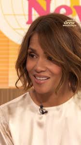 You dropped this, Halle Berry 👑