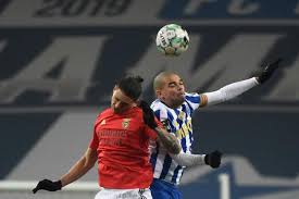 O pontapé de saída no estádio do dragão está agendado para as 21 horas e pode acompanhar as principais incidências aqui. Le Fc Porto Et Benfica Restent A Quatre Points Du Sporting Apres Un Nul Dans Le Classico L Equipe