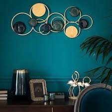 Bleu Canard 38 Inspirations Pour Adopter Cette Tendance Vase En Verre Bleu Decoration Bleu Canard Decoration Salon Bleu