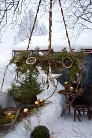 And the fact that the decoration of your porch must be apt and appropriate for different weathers calls for keeping it a bit rustic and earthy, making sure it looks stunning and welcoming at the same time. 60 Christmas Porch Decor Ideas