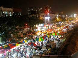 It is located around jalan chow kit (chow kit road) and is enclosed by the parallel streets of jalan raja laut and jalan tuanku abdul rahman. Bangsar Night Market Kuala Lumpur Get The Detail Of Bangsar Night Market On Times Of India Travel