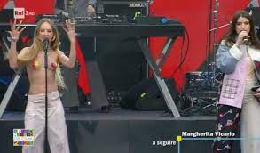 Nasce ad almeria da madre marocchina e padre spagnolo. Concertone Chadia Rodriguez Canta In Topless Per La Legge Zan Viva La Liberta Viva L Amore Globalist