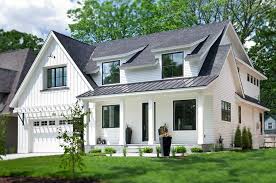 Black And White House Exterior Paint White And Black Exteriors Modern Farmhouse Exterior Exterior House Colors Farmhouse Exterior