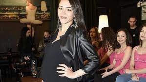 Eva burešová si své soukromí střeží a o vztahu s porotcem. Pres Bricho Si V 8 Mesici Uz Nevidi Tehotna Eva Buresova Si Prestala Holit Nohy Rodit Bude Do Vody Super Cz
